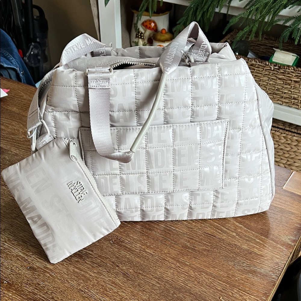 Steve Madden Weekender with hangoff - Picture 3 of 3